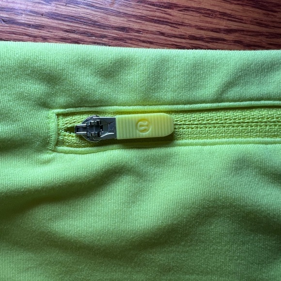 Lululemon Speed Up Low Rise Short 2.5" Lined Highlight Yellow Size 14 - Picture 6 of 6